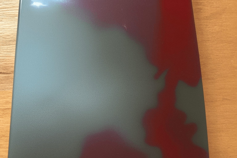 Can I spray lacquer over epoxy resin?
