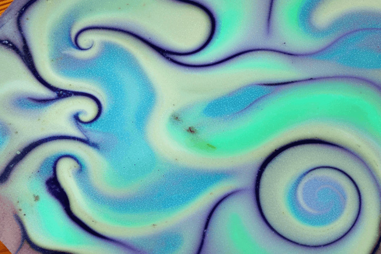 How do you make swirls in epoxy resin?